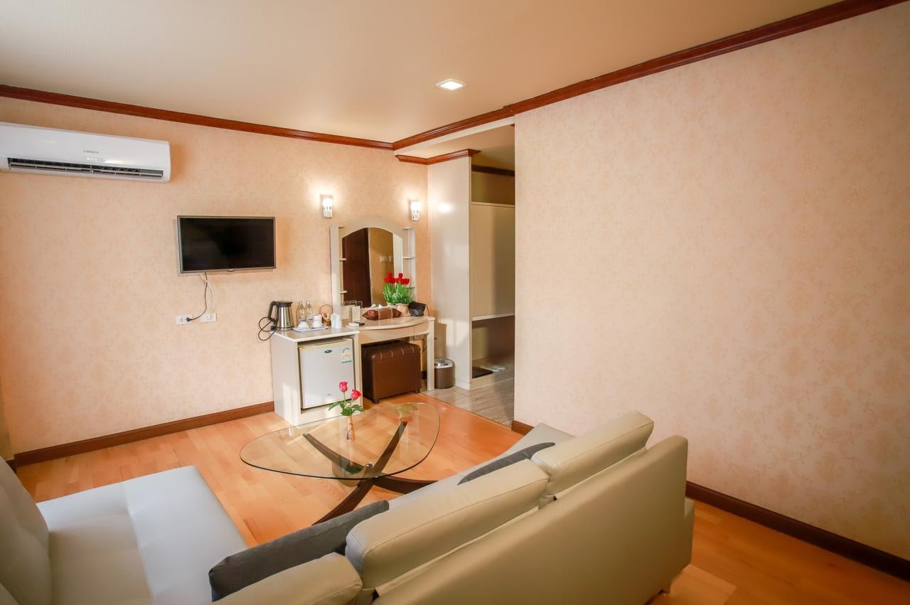 Korat Hotel - Sha Plus Nakhonratchasima Екстериор снимка