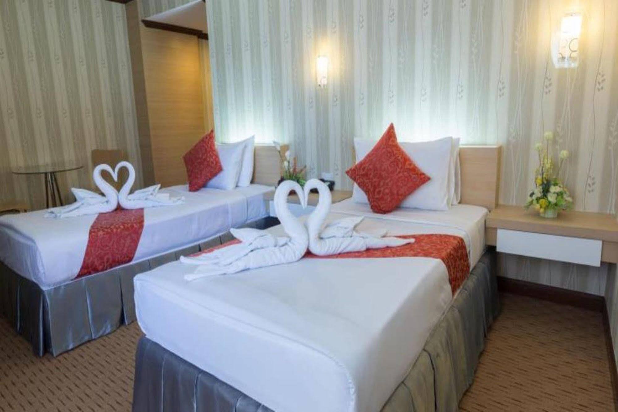 Korat Hotel - Sha Plus Nakhonratchasima Екстериор снимка
