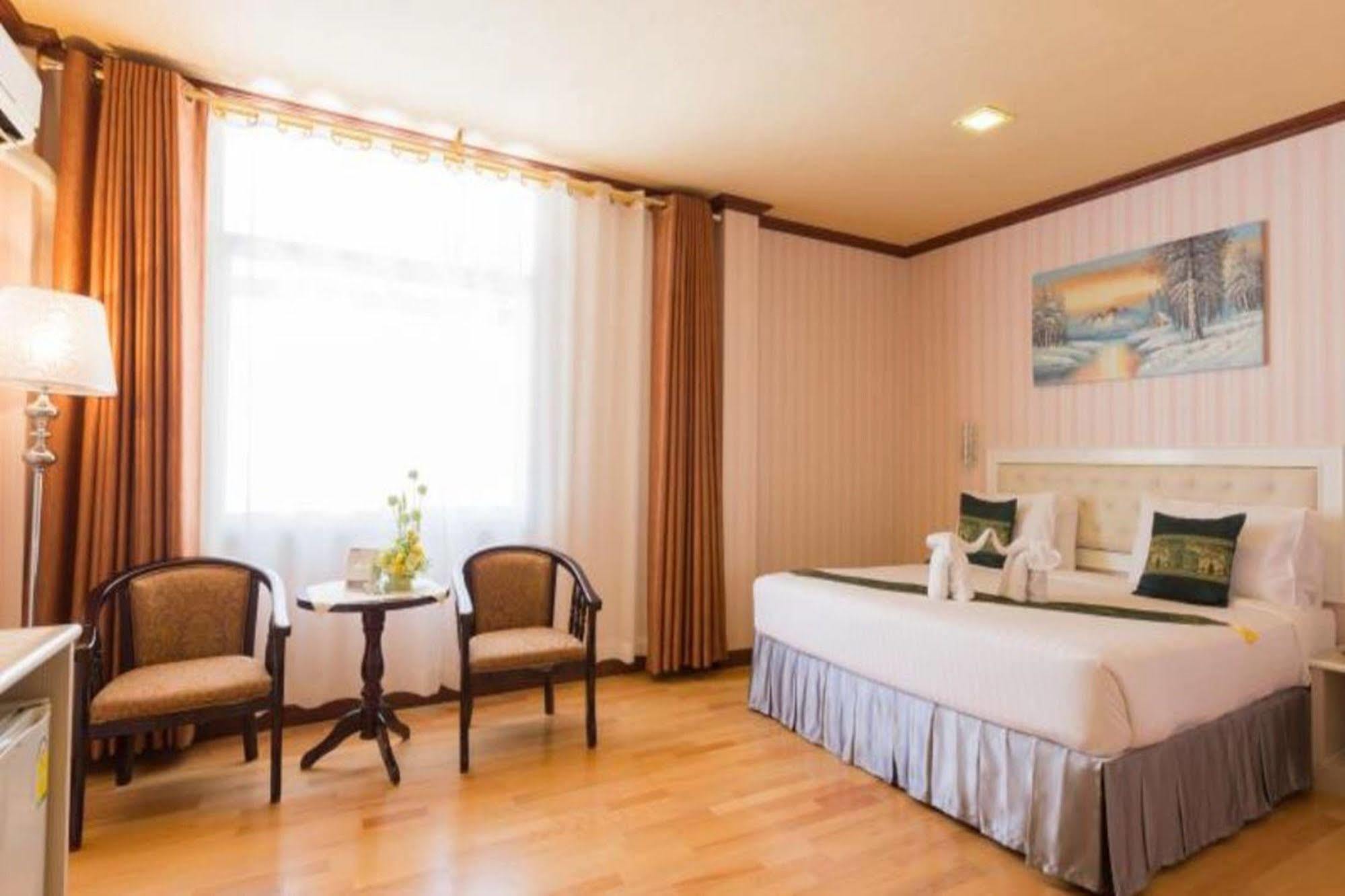Korat Hotel - Sha Plus Nakhonratchasima Екстериор снимка