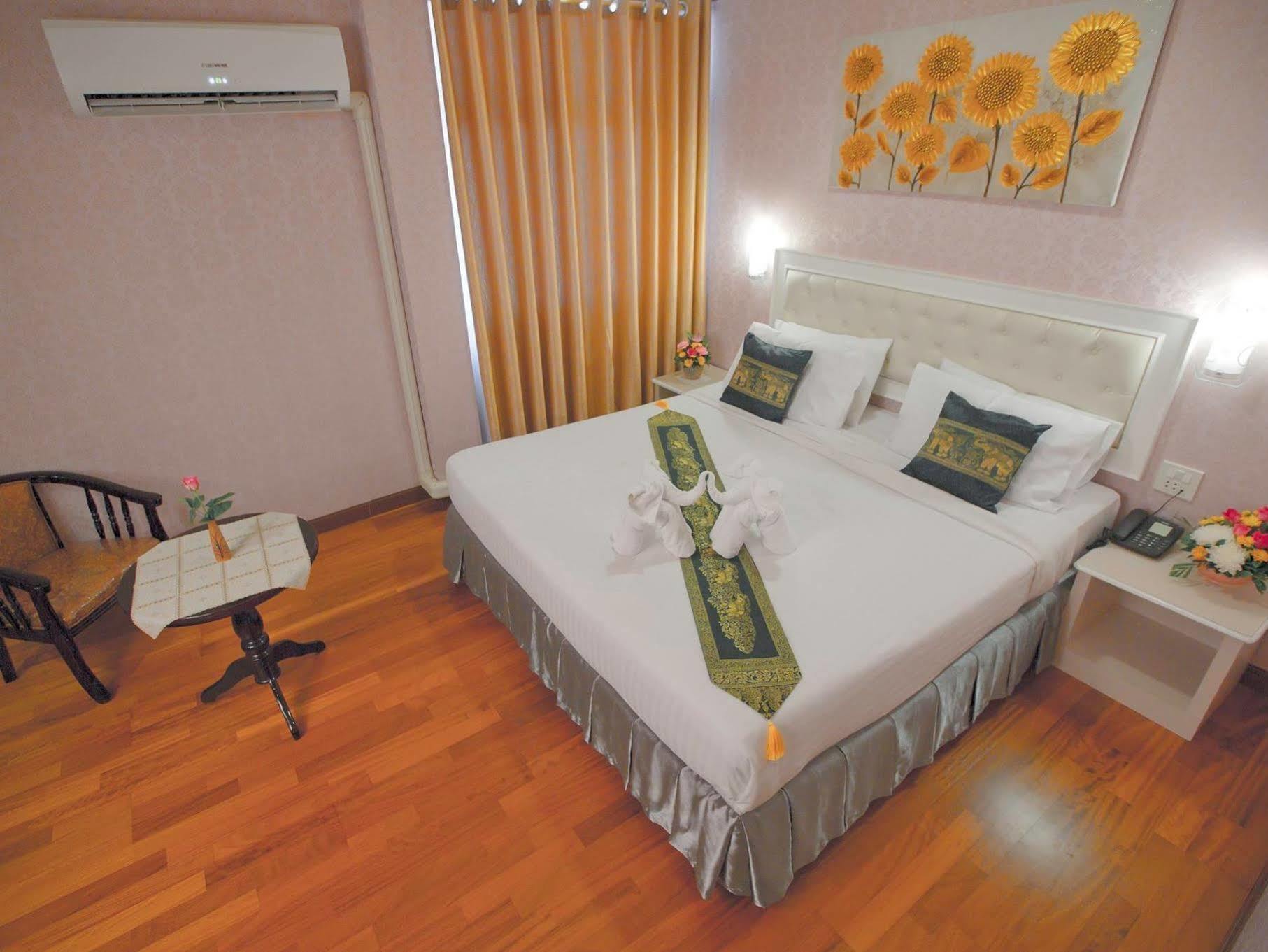 Korat Hotel - Sha Plus Nakhonratchasima Екстериор снимка